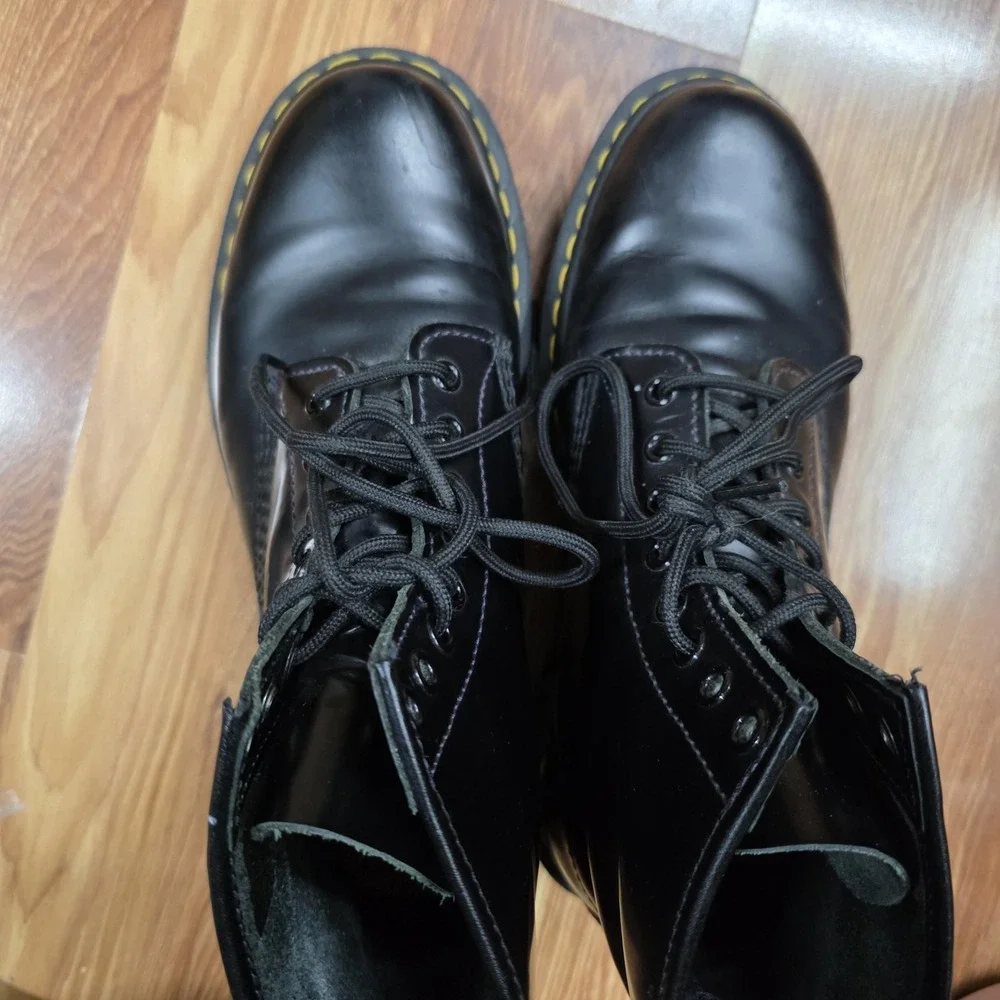 Dr. Martens Combat Boots Mens Size 9 Black Leather Lace Up Ankle Yellow Stitch
